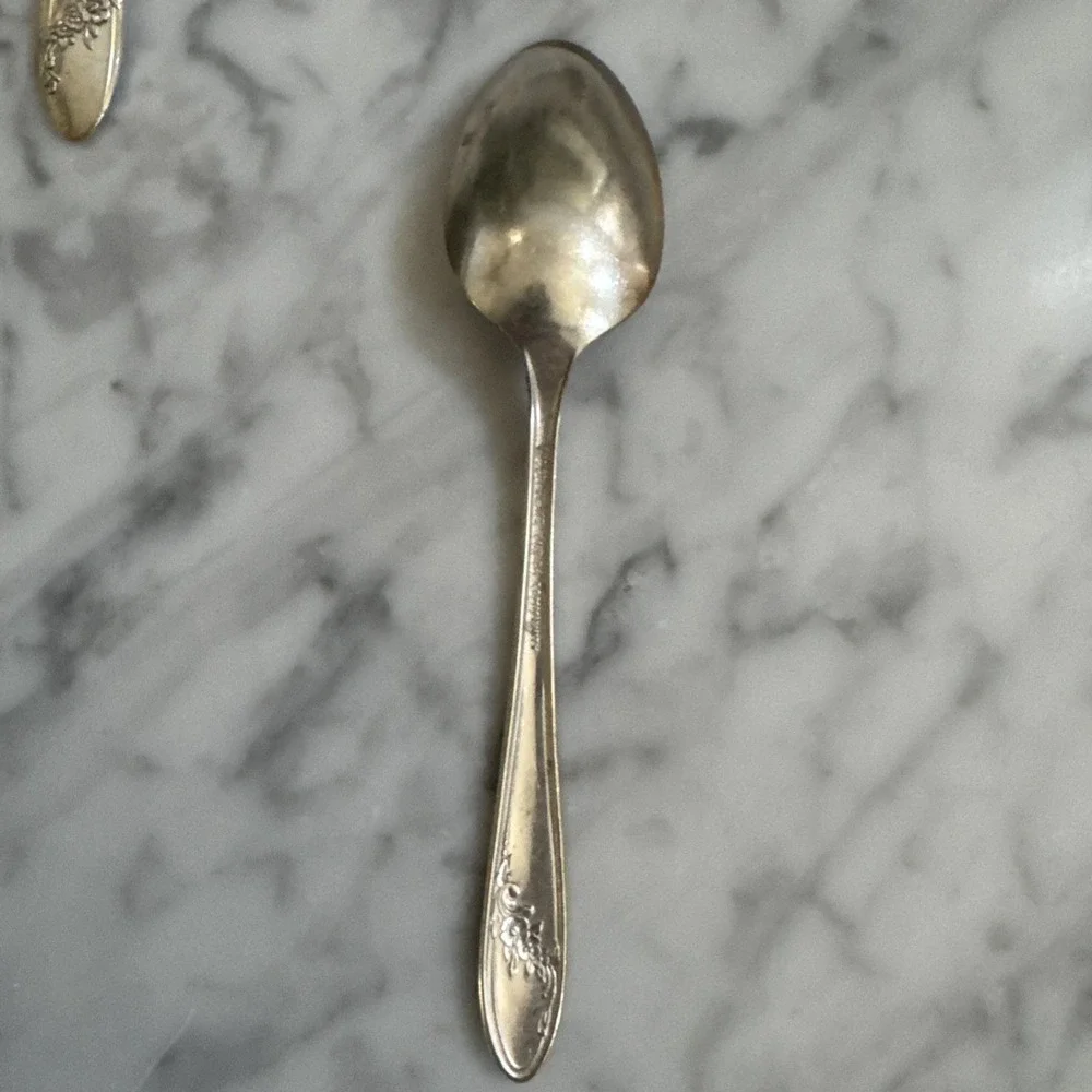 ONEIDA Community QUEEN BESS II Silverplate Flatware Lot Of 6 Teaspoons